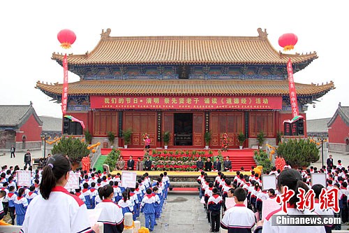 两千中小学生老子故里鹿邑诵读《道德经》