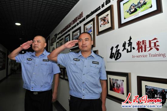“最美警察”：重庆微电子园治安派出所民警王晓渝  周缙