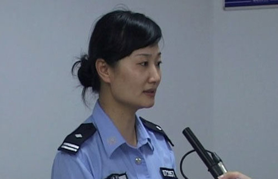 李珊，36岁，湖南省临湘市局交警大队白云中队副中队长。