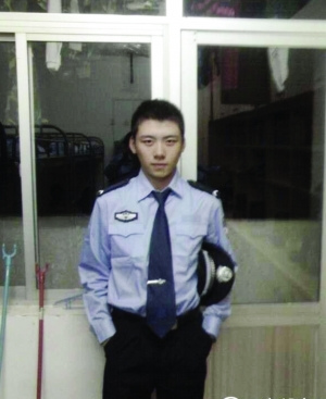 江苏民警遭袭牺牲细节曝光保护战友背中两刀