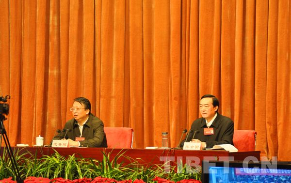 中央宣讲团成员、全国人大常委会副秘书长沈春耀作宣讲报告，西藏自治区党委书记陈全国主持会议并作重要讲话
