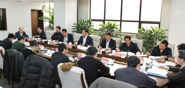 杨栋梁：继续大力开展打非治违建立长效机制