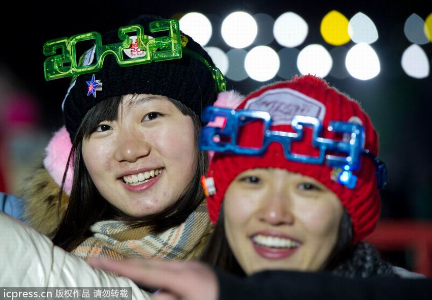 2012年12月31日,北京,在世界文化遗产-颐和园举办“2013北京新年倒计时”活动。充满古典气息的皇家园林将在灯光的映衬下更加璀璨夺目。Ed Jones/东方IC