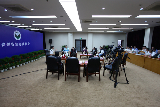 人民日报、人民网采访团队走近贵州“阳光工程”。 人民网 张慧 摄