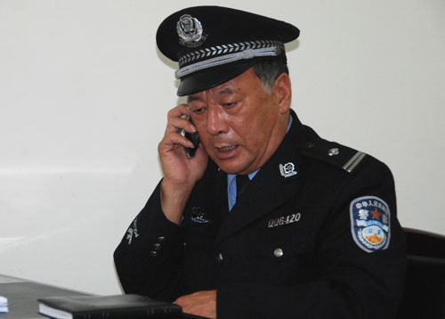民警李景和联系吸毒康复人员谈心