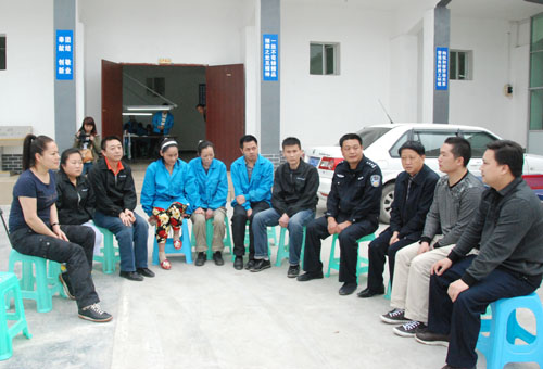 人民网记者与遵义阳光飞龙电子厂员工座谈