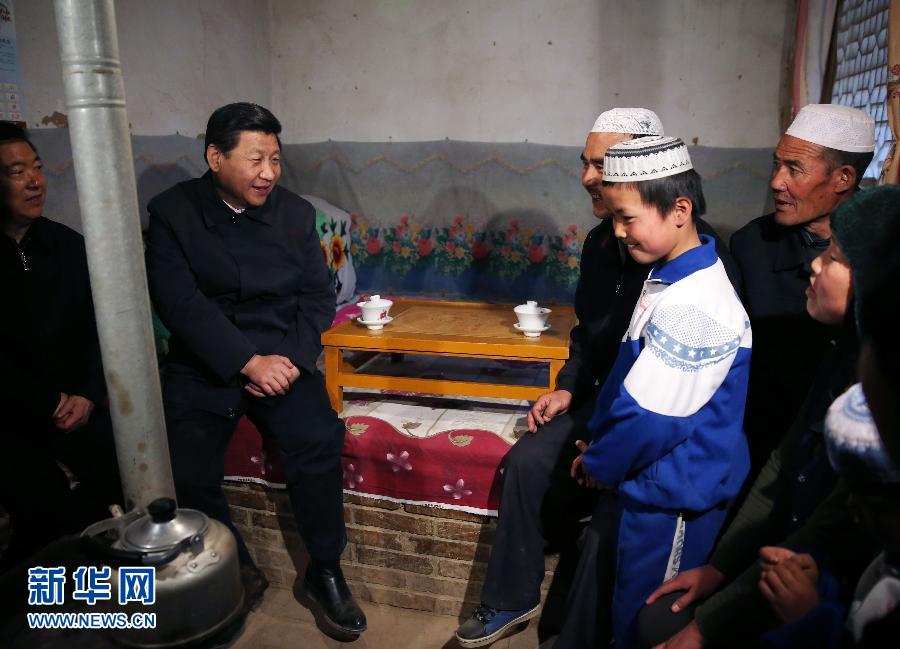 （时政）（3）习近平看望东乡族困难群众