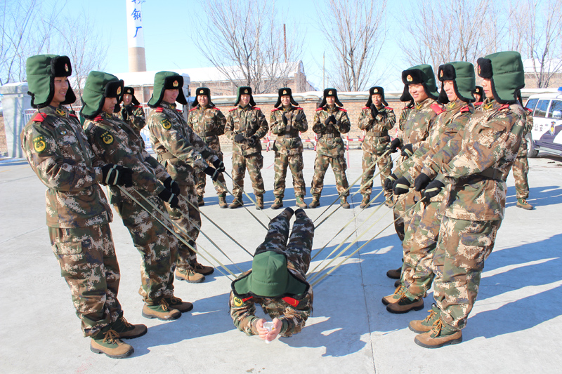 新疆武警新兵节后忙练兵