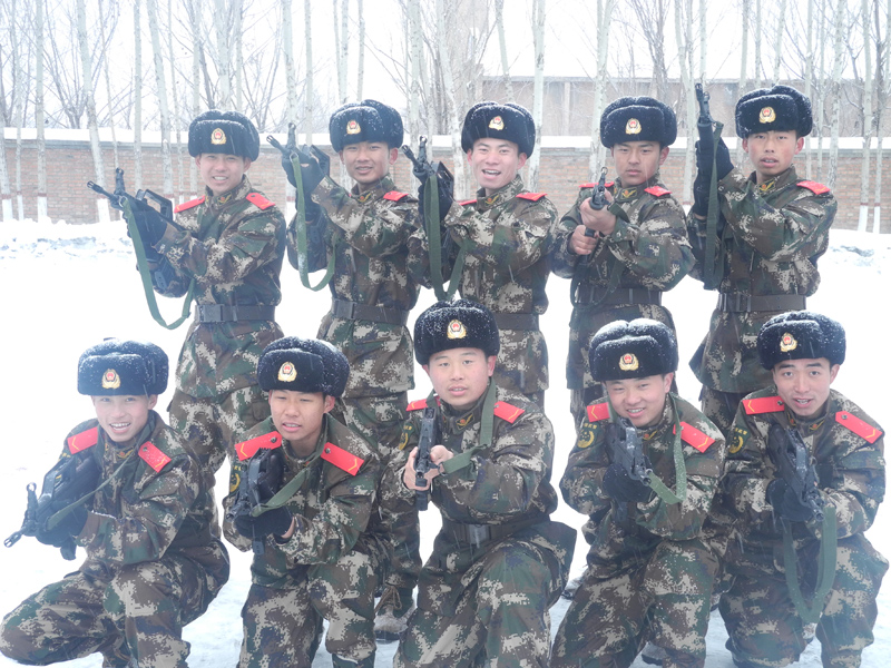 新疆武警新兵节后忙练兵