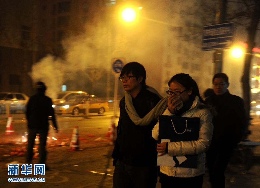 （生态·图文互动）（2）北京再发霾预警　元宵节鞭炮声仍不绝于耳