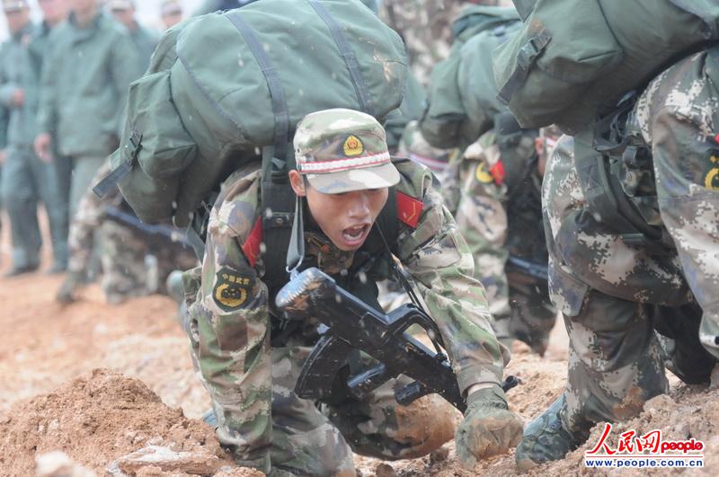 福建武警组织魔鬼式训练砥砺新兵