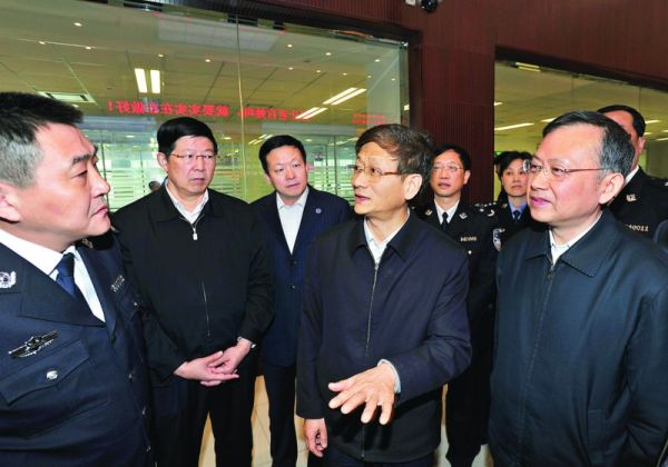 　　7日上午，孟建柱一行在苏州市公安局调研。□记者徐志强摄