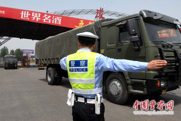 成都交警力保“生命救援线”畅通