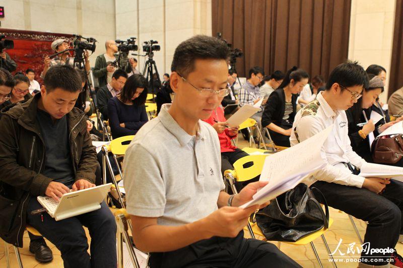 新闻发布会现场记者