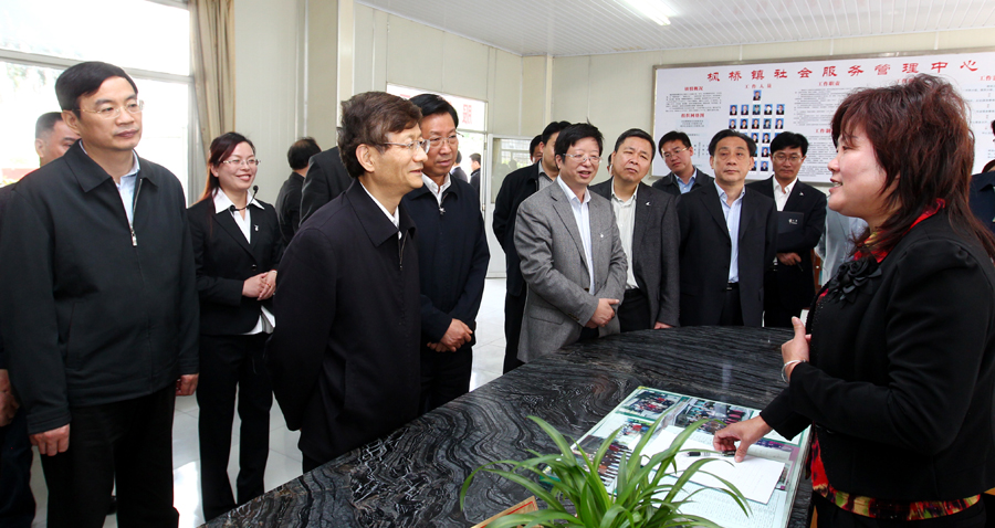 孟建柱:坚持群众路线 加强基层基础建设 不断改革创新 为平安中国法治中国建设贡献力量