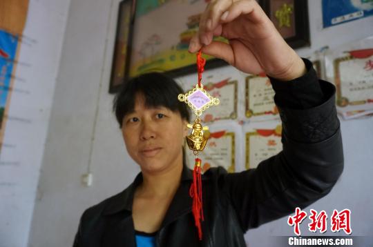 河南民警自创“连心结”服务村民视作“护身符”