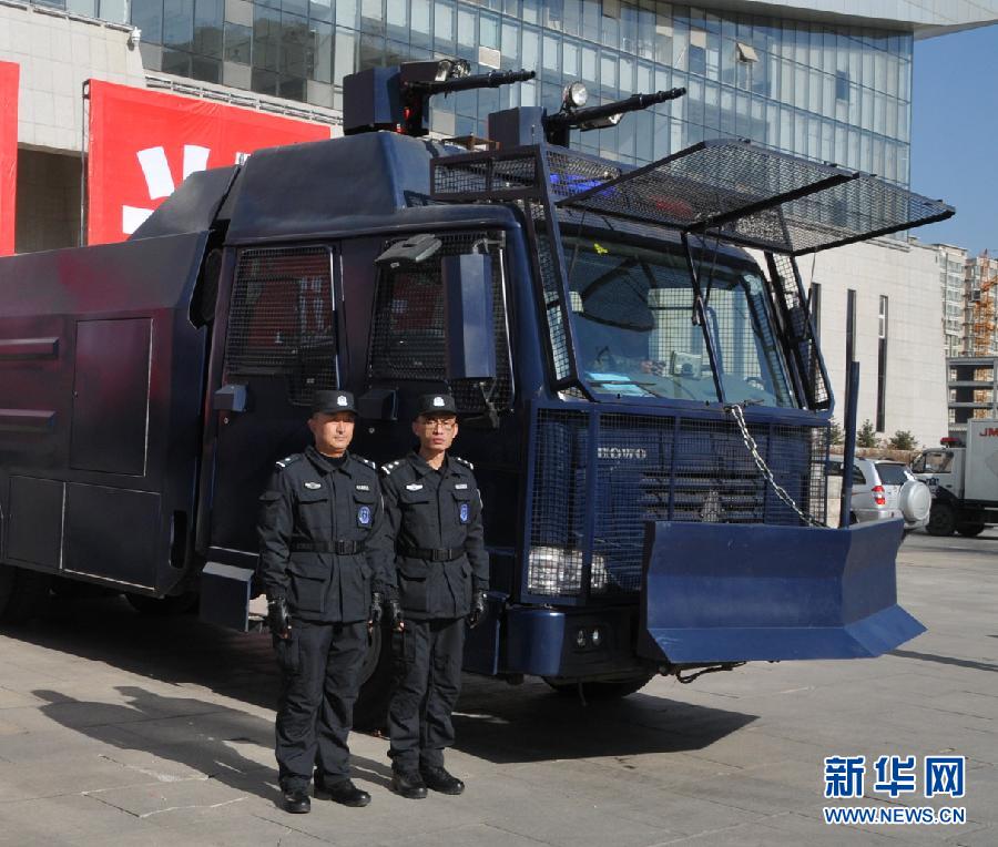 （法制）（5）内蒙古为全区公安特警配发新装备