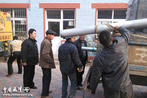 天津高院帮扶工作组为希望工程小学送温暖