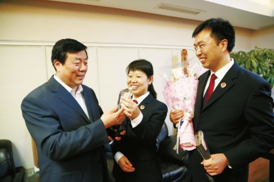 河南省检察院检察长祝贺第三届“全国侦查监督业务标兵”