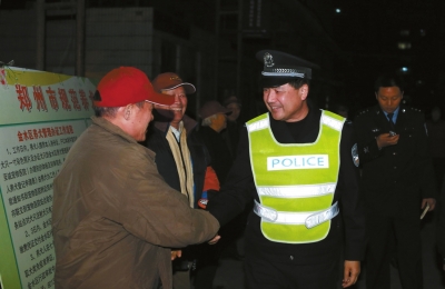 河南：公安厅长徒步夜巡3小时 深入基层详细