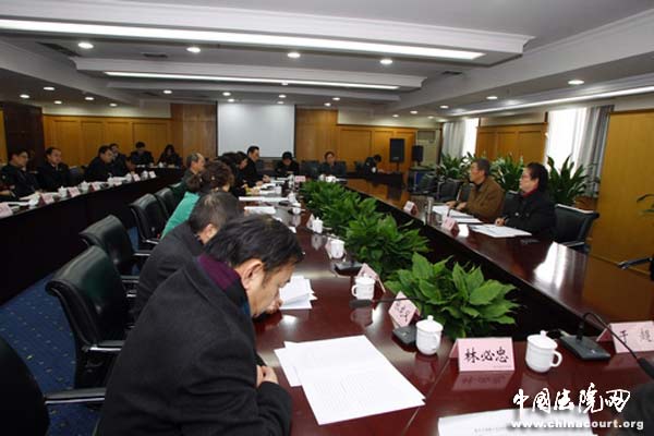 重庆高院召开特邀监督员座谈会听取意见建议
