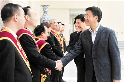曹建明：牢记“五个过硬”要求 坚守法治底线职业良知