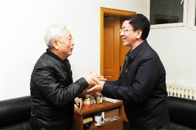 曹建明春节前夕亲切看望慰问高检院老领导