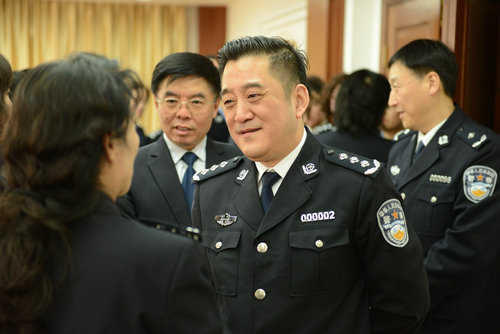 吉林省公安厅召开全省公安机关功模女民警代表喜迎“三八”妇女节座谈会