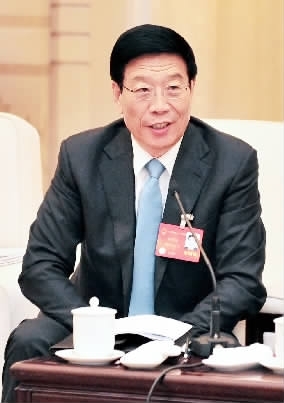 报告突出了服务改革发展稳定大局