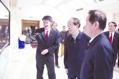 万鄂湘副委员长赴北京二中院调研