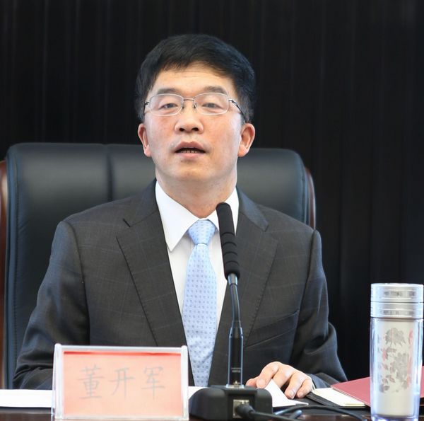 青海省高院传达学习全国“两会”精神