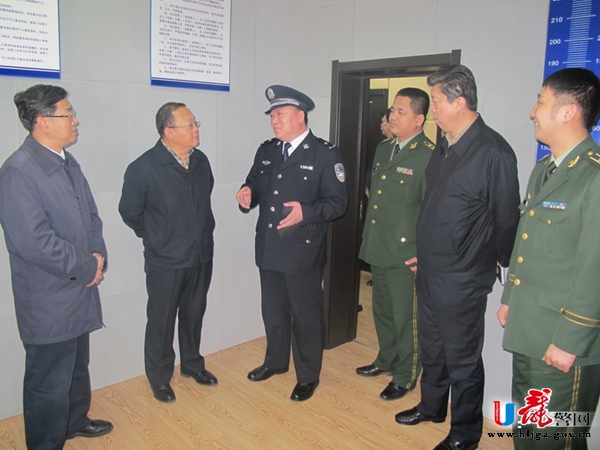 省委常委、政法委书记杨东奇视察黑河边防支队花园边防派出所