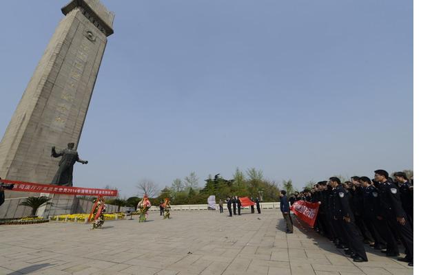 江苏省司法厅直属机关党员雨花台祭扫先烈