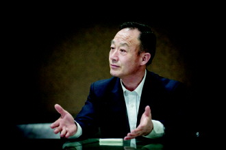 脚踏实地忠诚履职守护正义燃烧信仰