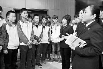 河北省检察院：检察官为师生上法制课
