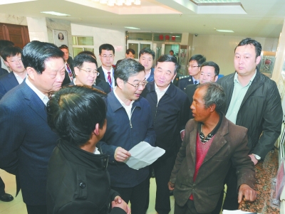 周强：弘扬优良传统探索司法便民利民新途径