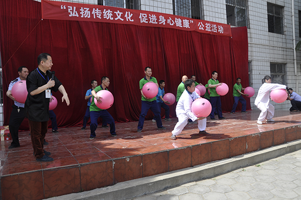 张勋华老师现场指导.jpg