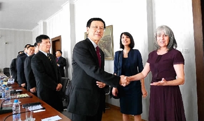 索菲亚当地时间8月21日，保加利亚副总统波波娃在保总统府会见了中国首席大检察官、最高人民检察院检察长曹建明。