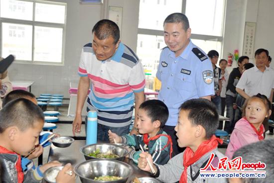 “最美警察”：江苏省宿迁市公安局宿豫分局政工监督室副主任陆迅