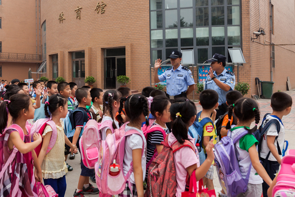 塘沽公安织就校园“三网” 保师生安全