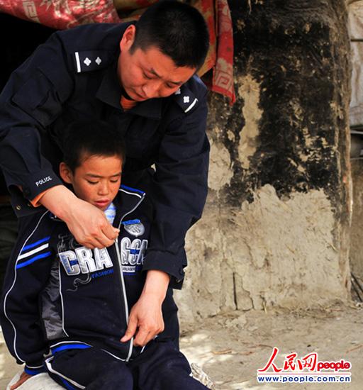 “最美警察”：新疆喀什市巴楚县公安局阿克萨克马热勒乡吐孜鲁克喀什村警务室民警韦发福