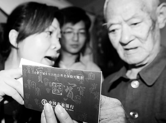 人人享有基本公共服务，既是人民群众基本权益的重要内容，也是经济社会发展到一定阶段的客观要求，集中体现了党以人为本、执政为民的理念。