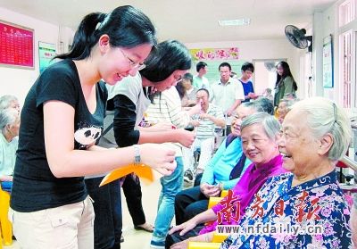 珠海通过购买社会公共服务、培育民办社工机构，成为本土社工人才的孵化器。