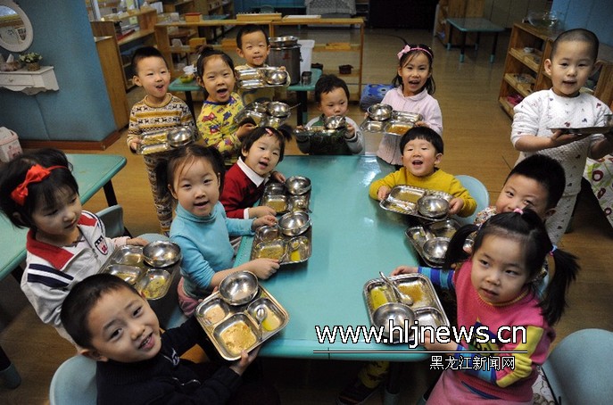 冰城多所幼儿园小朋友以节约为荣