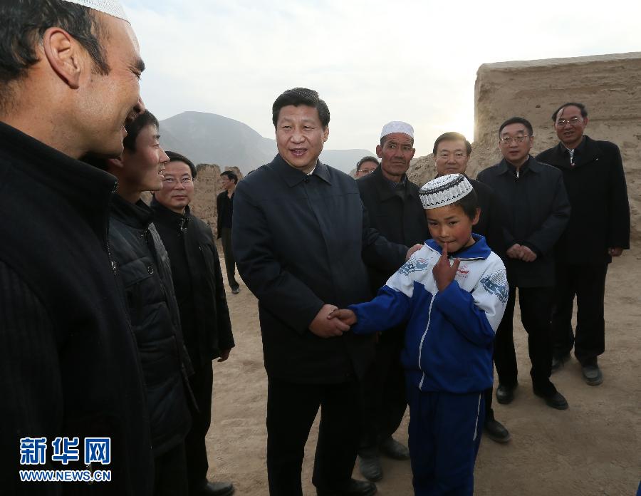 （时政）（2）习近平看望东乡族困难群众