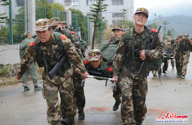 福建武警组织魔鬼式训练砥砺新兵