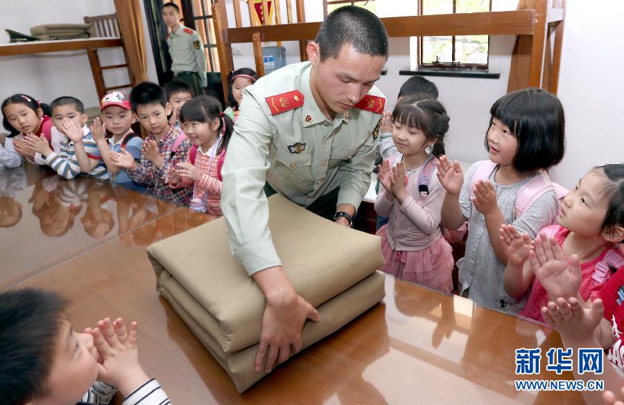 （社会）（1）体验警营生活