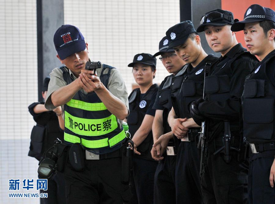 （社会）（1）重庆北部新区警队开展枪械实战训练大比武