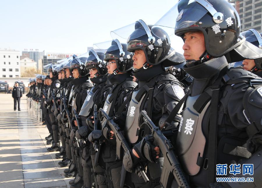 （法制）（1）内蒙古为全区公安特警配发新装备
