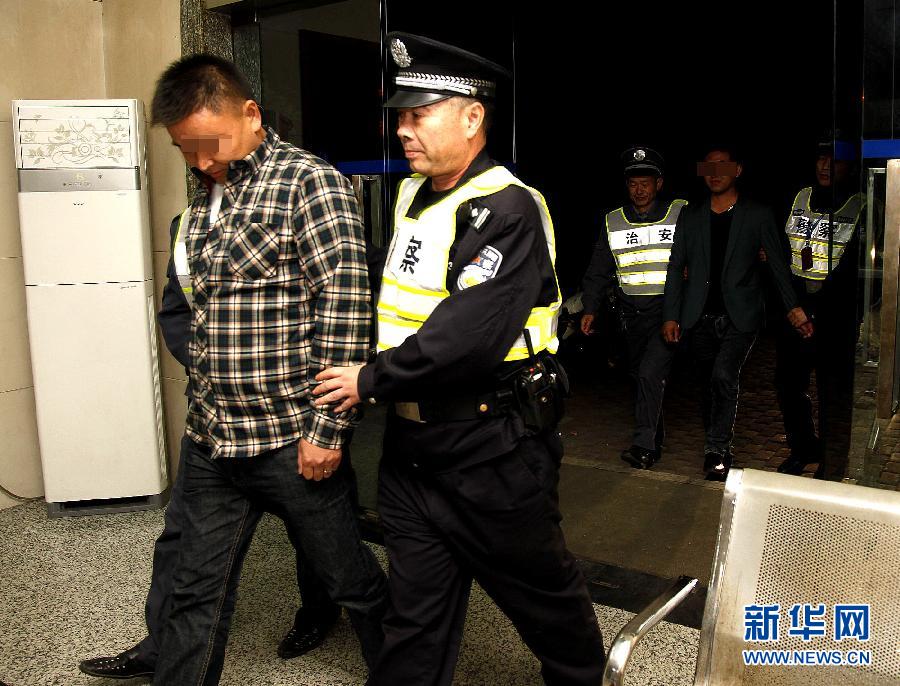 （法制）（1）上海警方开展“宝剑”夜间查控行动